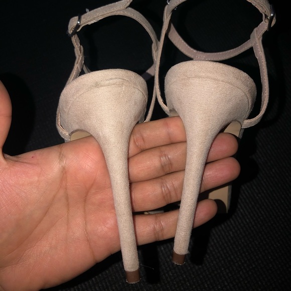 (SOLD) Nude heels - Picture 2 of 3